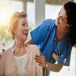 استخدام پرستار سالمند از مراکز پرستاری مجاز و قابل اعتماد