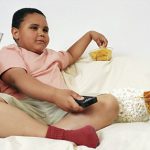 اضافه وزن کودکان را چگونه بدون آسیب به کودک کنترل کنیم؟