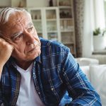 اضطراب در سالمندان چه نشانه هایی دارد؟ برای سالمند مضطرب باید چه اقداماتی انجام داد؟