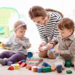 اهمیت بازی در کودکان و نقش والدین در رشد تکامل ذهنی ، اجتماعی و جسمی کودکان