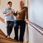 سالمند مبتلا به آلزایمر و نقش مراقب سالمند در تامین امنیت خانه