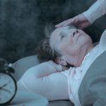 سحرخیزی زودهنگام در سالمندان : به چه علت افراد سالمند صبح خیلی زود از خواب بیدار می شوند