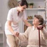 سه مزیت بزرگ استخدام پرستار سالمند خصوصی بررسی حالات