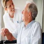 شرح کلی خدمات پرستار سالمند ، شخصیت وظایف و دستمزد