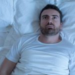 فلج در خواب چه عللی دارد و روشهای پیشگیری و درمان آن چگونه است؟