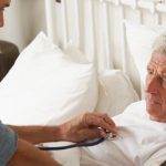مزایای ویزیت پزشک در منزل سالمند شامل چه مواردی می باشد