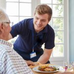 چگونه از خدمات مراقب و پرستار سالمند ارزان در منزل استفاده کنیم؟