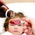  نکات و دستورالعمل‌های ایمنی برای دادن دارو به کودک