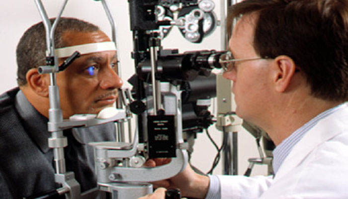 بیماری ها و اختلالات موثر بر سلامت چشم در سالمندان