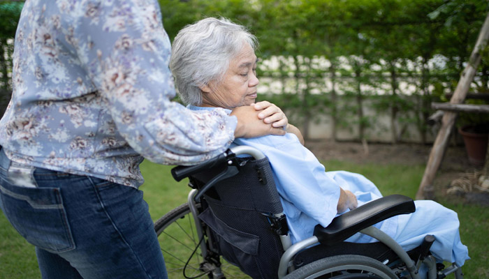 نکات مهم در مورد پرستاری و نگهداری سالمند ویلچری