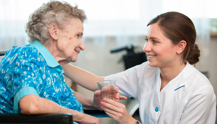 دلایل احتیاج استخدام پرستار برای فرد سالمند
