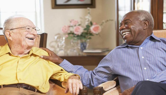 ملاقات با سالمندان دیگر موثر در دوست یابی در پیری و تنهایی