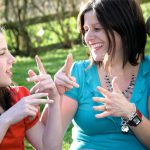 راه‌هایی برای ارتباط با کودکان کم‌شنوا و ناشنوا