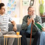 چرا استخدام پرستار سالمند خانگی بهترین گزینه مراقبتی است؟
