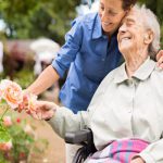 مراقبت طولانی مدت در منزل – ۴ مزیت مراقبتی