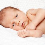 ۴ درمان خانگی زردی نوزاد